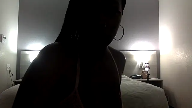 Snapshot of ladylunaLuv chatting on February 28, 2026, 7:08 am ladylunaLuv online show from February 28, 2026, 7:08 am