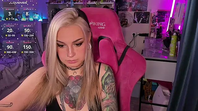 ChloeKohaku online show from October 19, 2025, 4:04 am