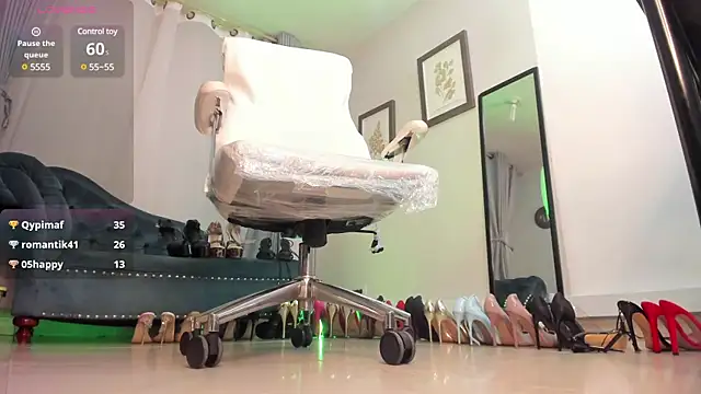 Ashley leon  online show from February 17, 2025, 4:50 pm