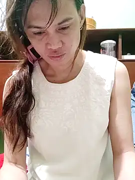 Snapshot of QueenSoreal chatting on February 12, 2026, 9:14 pm QueenSoreal online show from February 12, 2026, 9:14 pm