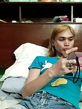 QueenSoreal online show from May 27, 2026, 2:57 pm