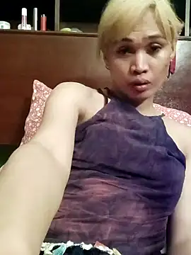 Snapshot of QueenSoreal chatting on June 19, 2026, 6:14 pm QueenSoreal online show from June 19, 2026, 6:14 pm