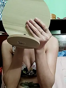 QueenSoreal online show from April 12, 2026, 2:42 pm