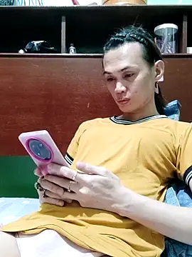 Snapshot of QueenSoreal chatting on February 9, 2026, 2:48 pm QueenSoreal online show from February 9, 2026, 2:48 pm