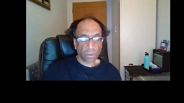Snapshot of rauncher1 chatting on June 29, 2026, 8:32 am rauncher1 online show from June 29, 2026, 8:32 am