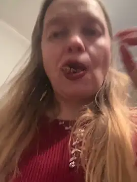 Susanel online show from November 21, 2025, 4:39 pm