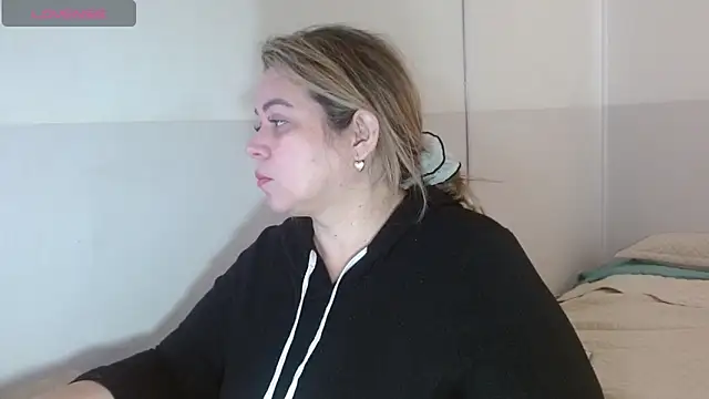 Snapshot of bella_savati chatting on September 19, 2025, 5:50 pm bella savati online show from September 19, 2025, 5:50 pm