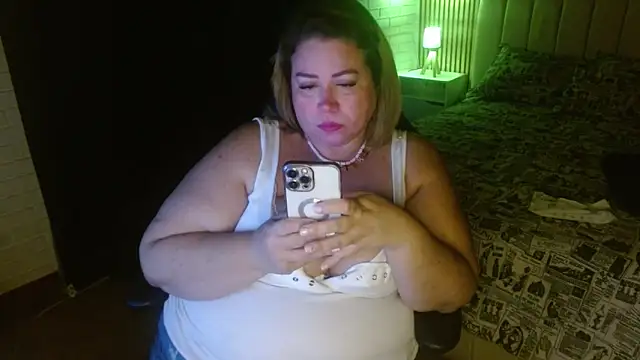 Snapshot of bella_savati chatting on February 7, 2025, 1:04 am bella savati online show from February 7, 2025, 1:04 am