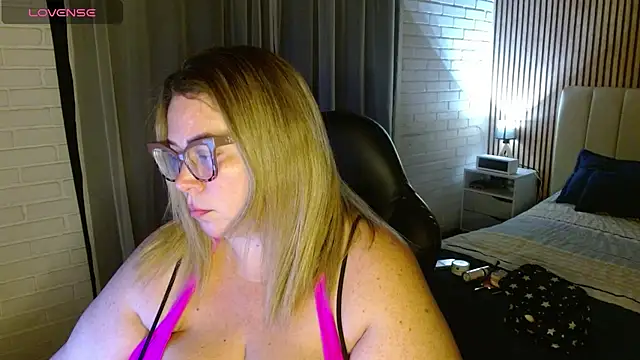 Snapshot of bella_savati chatting on February 7, 2026, 11:24 pm bella savati online show from February 7, 2026, 11:24 pm