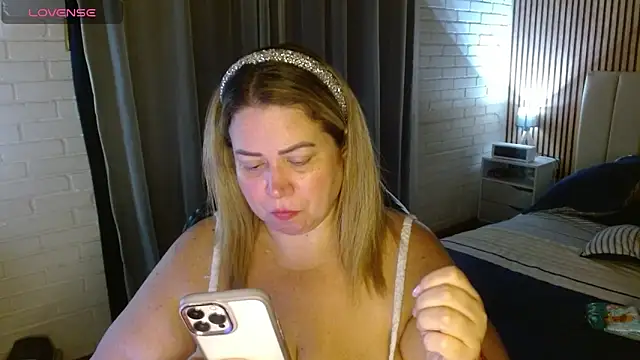 Snapshot of bella_savati chatting on February 14, 2026, 12:44 am bella savati online show from February 14, 2026, 12:44 am