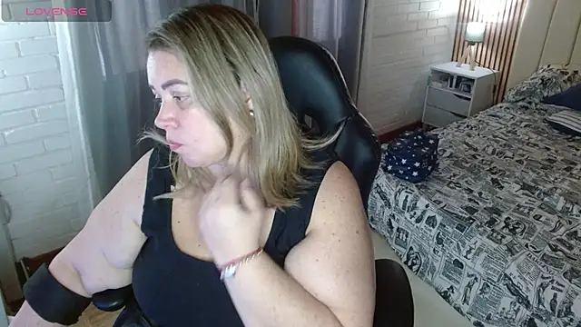 Snapshot of bella_savati chatting on December 20, 2025, 7:28 pm bella savati online show from December 20, 2025, 7:28 pm