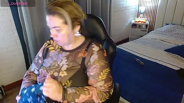 Snapshot of bella_savati chatting on February 18, 2026, 11:34 pm bella savati online show from February 18, 2026, 11:34 pm