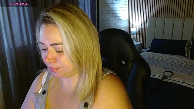 Snapshot of bella_savati chatting on December 4, 2025, 4:39 pm bella savati online show from December 4, 2025, 4:39 pm