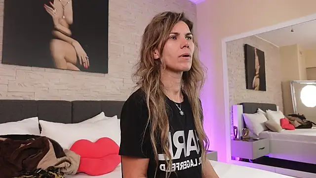 FeliciaKrige online show from November 4, 2025, 10:57 pm