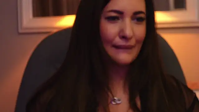 YaaraCollins online show from October 25, 2025, 6:52 pm