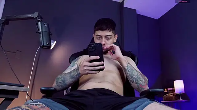 Snapshot of alessandro_duty chatting on October 30, 2025, 12:09 am alessandro duty online show from October 30, 2025, 12:09 am