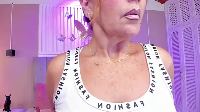 chantall1375 online show from May 27, 2026, 3:47 am