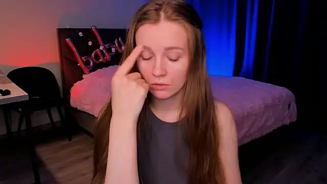 SweetMilkis online show from February 15, 2025, 9:27 am