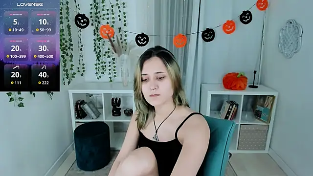 Snapshot of Alexa_Lexi_ chatting on November 1, 2025, 3:50 pm Alexa Lexi online show from November 1, 2025, 3:50 pm