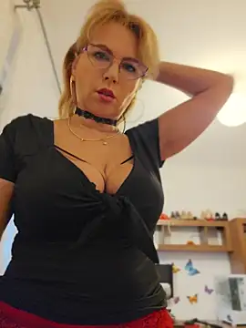 elacoquette online show from May 28, 2026, 2:52 am