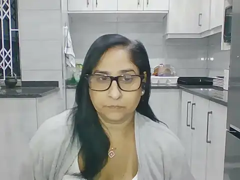 Snapshot of Indiankushy chatting on July 7, 2026, 5:27 pm Indiankushy online show from July 7, 2026, 5:27 pm