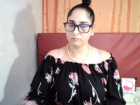 Snapshot of Indiankushy chatting on March 16, 2026, 4:43 pm Indiankushy online show from March 16, 2026, 4:43 pm