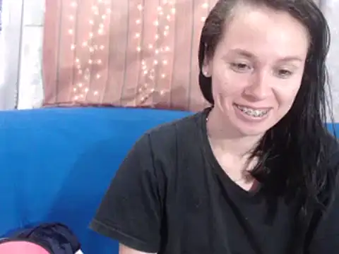 Venusluxodomme online show from March 26, 2026, 3:43 pm