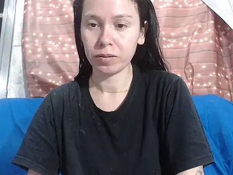 Snapshot of Venusluxodomme chatting on October 8, 2025, 5:31 am Venusluxodomme online show from October 8, 2025, 5:31 am