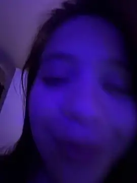 kiarafonseca  online show from April 10, 2026, 6:04 pm