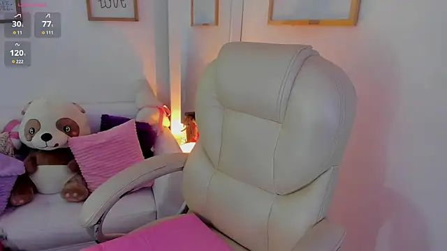 Snapshot of zobe_love chatting on April 17, 2026, 5:38 pm zobe love online show from April 17, 2026, 5:38 pm