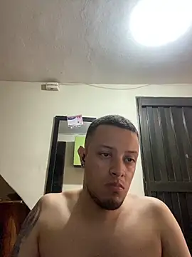 Snapshot of StativeRich chatting on October 4, 2025, 8:32 pm StativeRich online show from October 4, 2025, 8:32 pm