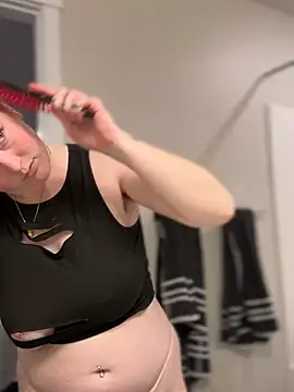 Snapshot of PussiesnCream_ chatting on March 18, 2025, 2:17 pm PussiesnCream online show from March 18, 2025, 2:17 pm