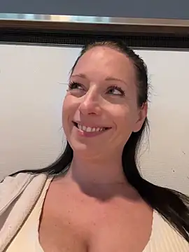 Snapshot of Viola_Beck chatting on February 19, 2025, 7:28 am Viola Beck online show from February 19, 2025, 7:28 am
