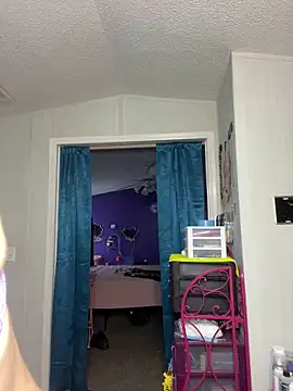 lolabunny9 online show from February 19, 2025, 2:22 pm