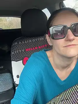 lolabunny9 online show from February 6, 2025, 4:14 pm