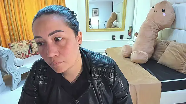 Snapshot of gaby_trent chatting on October 6, 2025, 3:02 pm gaby trent online show from October 6, 2025, 3:02 pm