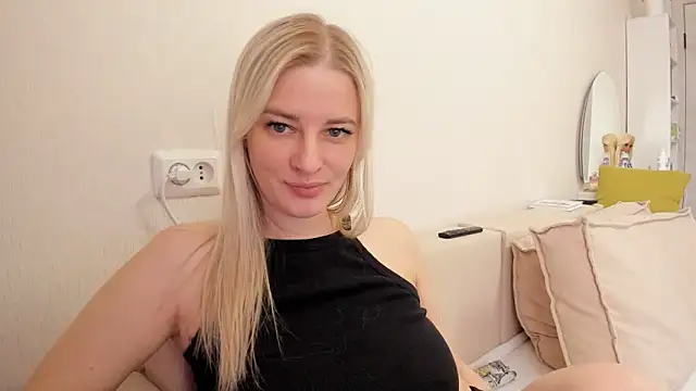 Snapshot of HILT_ON chatting on November 23, 2025, 4:55 am HILT ON online show from November 23, 2025, 4:55 am