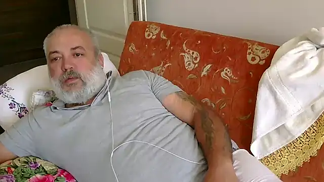 Snapshot of husoizmir chatting on October 1, 2025, 12:42 pm husoizmir online show from October 1, 2025, 12:42 pm