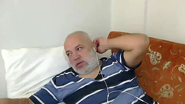 Snapshot of husoizmir chatting on January 17, 2026, 11:03 am husoizmir online show from January 17, 2026, 11:03 am