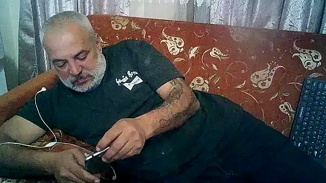 Snapshot of husoizmir chatting on March 19, 2025, 6:34 pm husoizmir online show from March 19, 2025, 6:34 pm