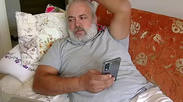 Snapshot of husoizmir chatting on September 30, 2025, 9:15 am husoizmir online show from September 30, 2025, 9:15 am