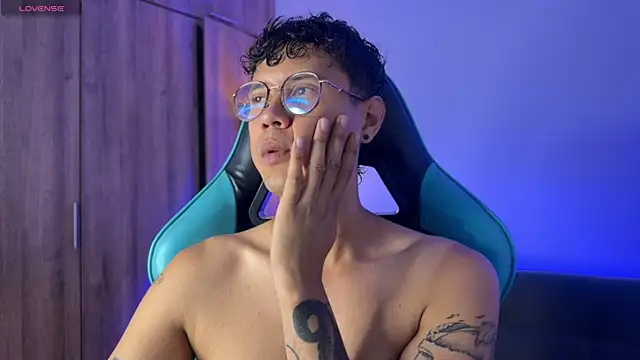 LeaneSeb online show from April 21, 2026, 12:23 pm