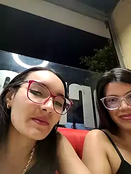 Snapshot of LinzyBaner chatting on October 18, 2025, 12:12 am LinzyBaner online show from October 18, 2025, 12:12 am