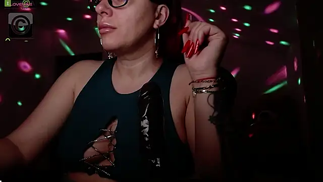 SonyaDevon online show from April 22, 2026, 2:51 am