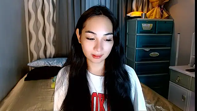 SweetLilly 18 online show from May 23, 2026, 3:49 am