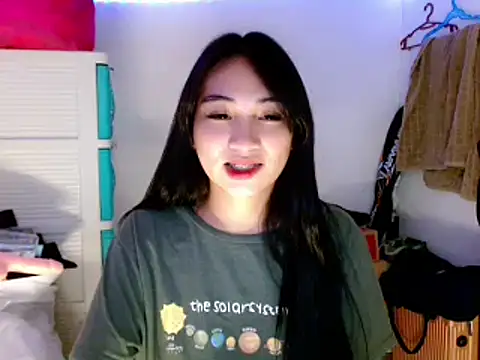 SweetLilly 18 online show from March 18, 2025, 6:50 pm