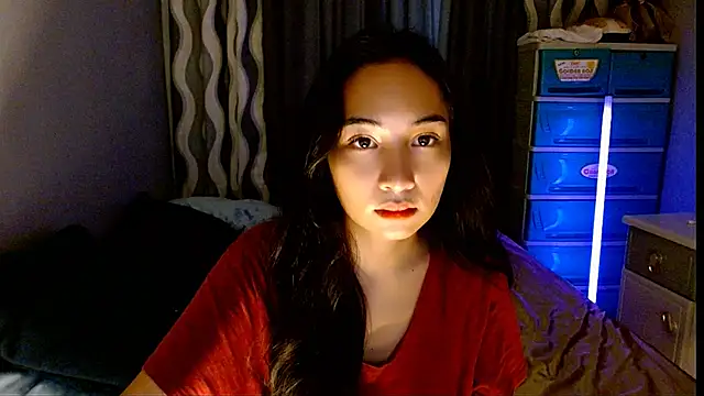 Snapshot of SweetLilly_18 chatting on June 28, 2026, 7:14 am SweetLilly 18 online show from June 28, 2026, 7:14 am