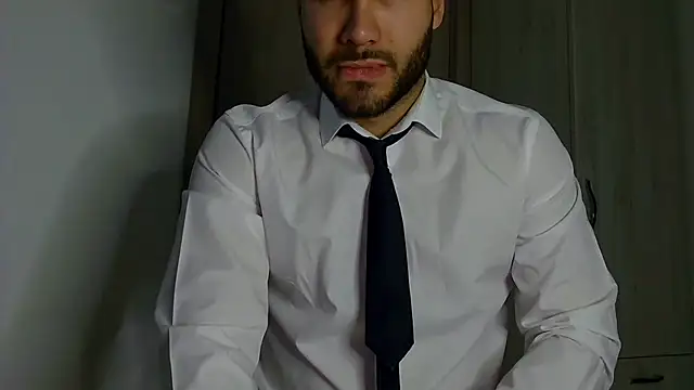 Justynn1 online show from October 29, 2025, 9:47 pm