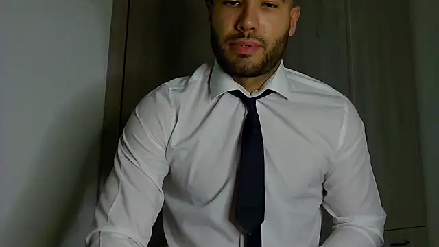 Justynn1 online show from May 16, 2026, 2:10 am