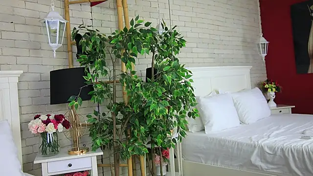 EmillyBronte online show from September 8, 2025, 7:35 pm